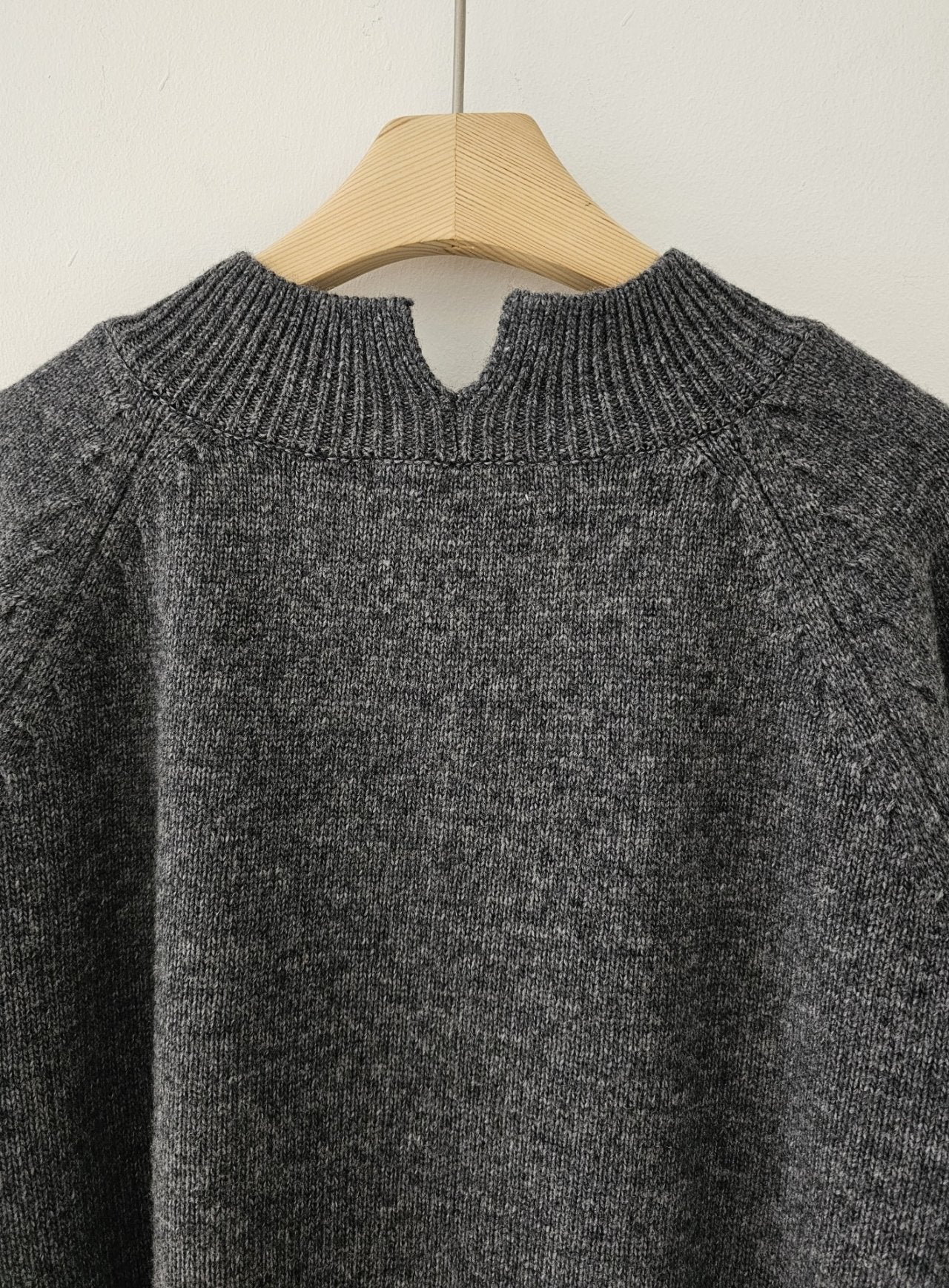 Back-Slit Super Fine Wool Cashmere Knit